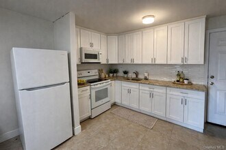 110 Jericho Tpke in Mineola, NY - Building Photo - Building Photo