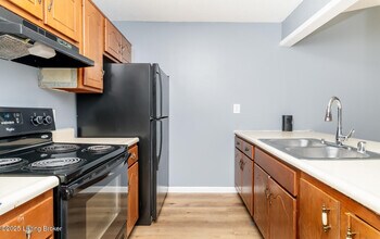 530 Independence Ct in Radcliff, KY - Building Photo - Building Photo