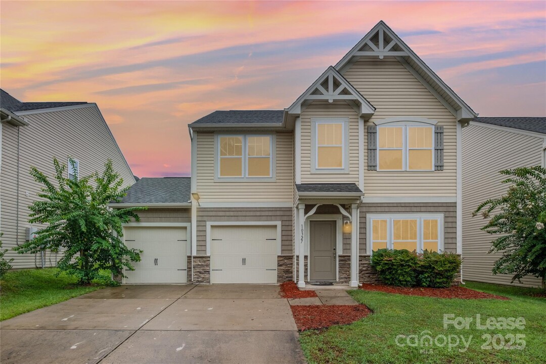 10327 Snowbell Ct in Charlotte, NC - Foto de edificio