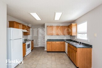 10023 Sapphire Berry Ln in Fishers, IN - Foto de edificio - Building Photo