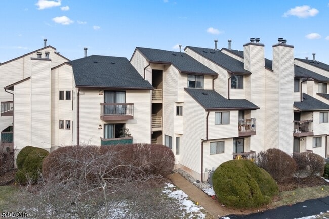 3120 Revere Ct in Hillsborough Township, NJ - Foto de edificio - Building Photo