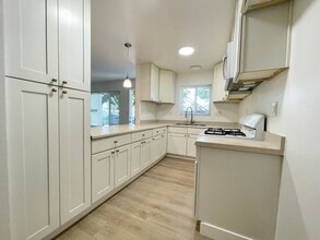 241 Chester Way-Unit -241 Chester Way 02 in Oxnard, CA - Building Photo - Building Photo