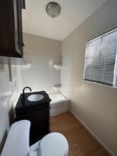 3334 E 8th St in Los Angeles, CA - Foto de edificio - Building Photo