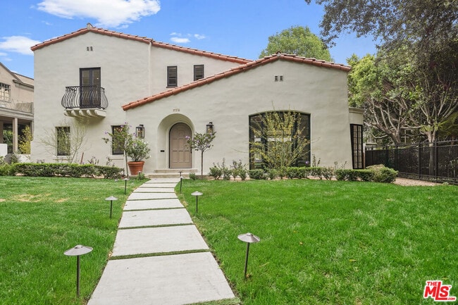 property at 712 N Rodeo Dr