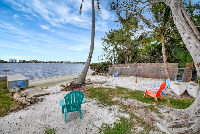 1516 S Lakeside Dr in Lake Worth Beach, FL - Building Photo - Building Photo