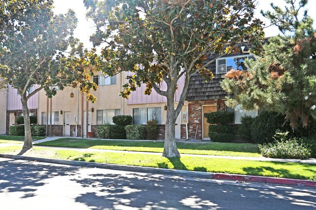 5381-5391 N Angus St in Fresno, CA - Foto de edificio - Building Photo