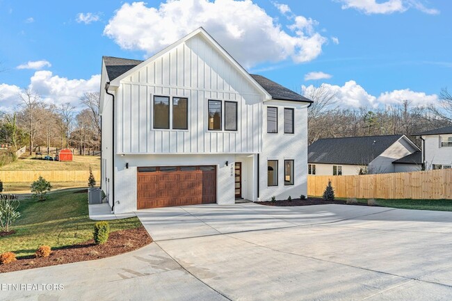 7826 S Northshore Dr in Knoxville, TN - Foto de edificio - Building Photo