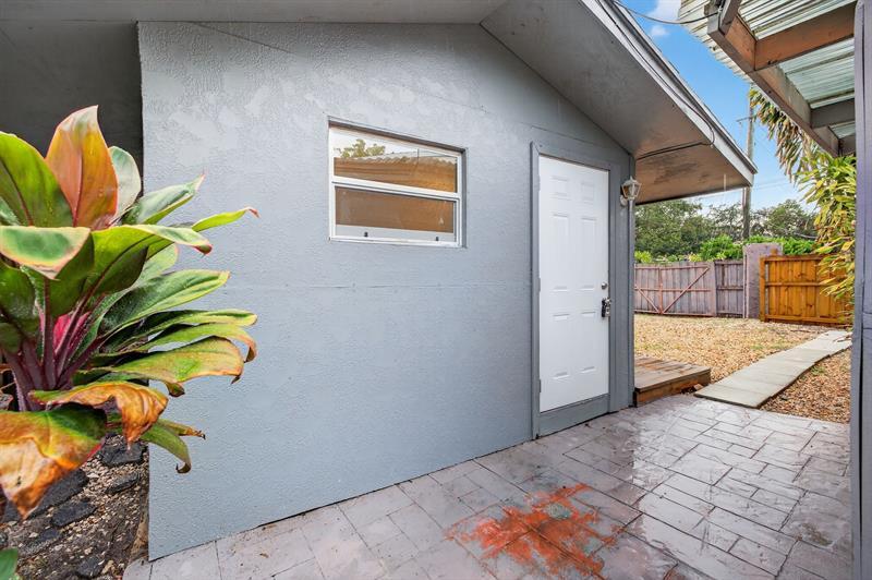 2500 SW 18th Terrace in Fort Lauderdale, FL - Building Photo
