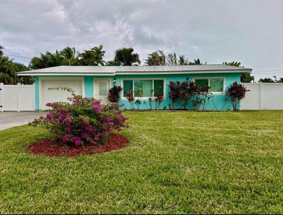 1708 Sunset Isle Rd in Fort Pierce, FL - Building Photo