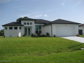 2447 SW Embers Terrace in Cape Coral, FL - Foto de edificio - Building Photo