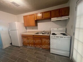 543 Springwood Dr in Forest Park, GA - Building Photo - Building Photo