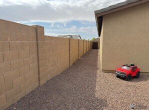 7956 E 35th Pl in Yuma, AZ - Building Photo - Building Photo