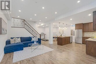 105 Chesney Cres in Vaughan, ON - Building Photo - Building Photo