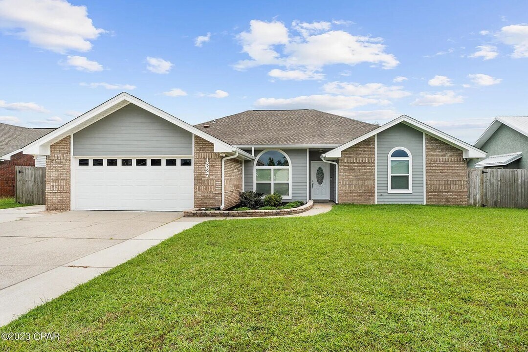 1627 Santa Anita Dr in Lynn Haven, FL - Building Photo