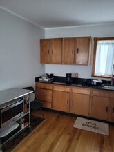 80 Carroll St, Unit 2 in Chelsea, MA - Foto de edificio - Building Photo