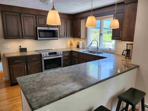 24 Chapel Rd in North Hampton, NH - Building Photo - Building Photo