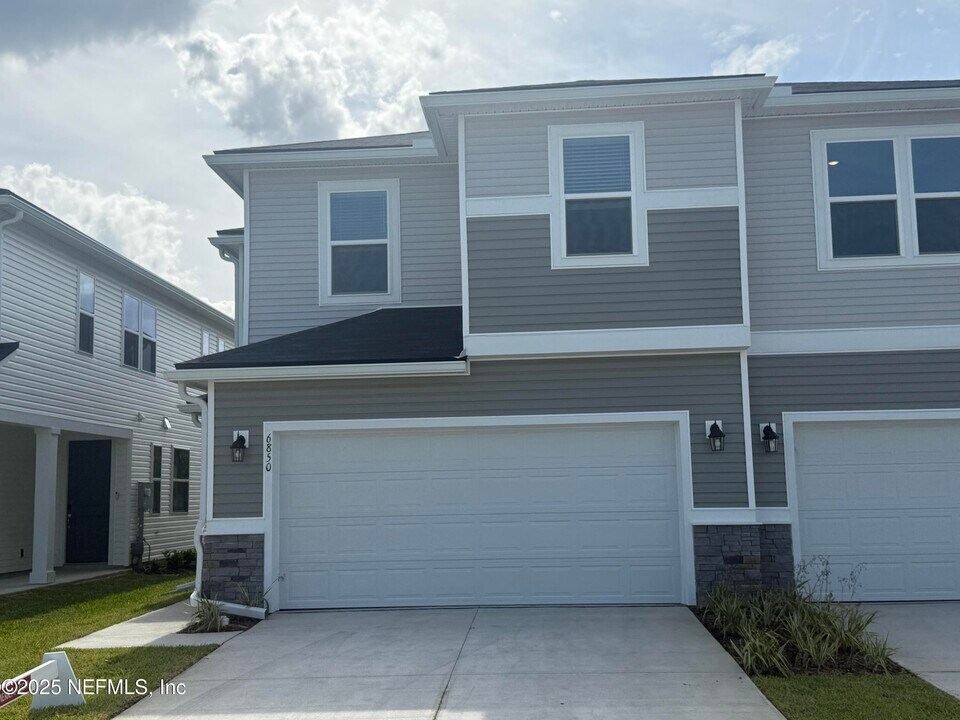 6850 Rhapsody Rd in Jacksonville, FL - Building Photo