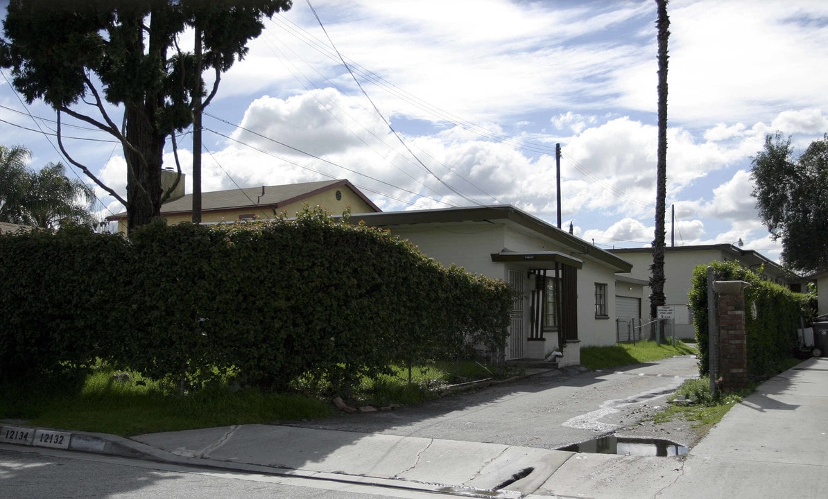 Sitka Apartments in El Monte, CA - Building Photo