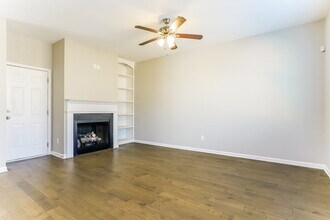 395 Crawford Pkwy in Clayton, NC - Foto de edificio - Building Photo