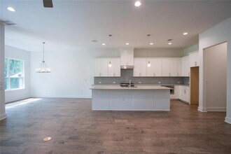 3018 Sunridge Dr in Austin, TX - Building Photo - Building Photo