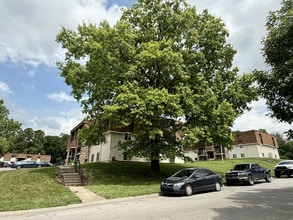 La Hacienda in Kansas City, KS - Building Photo - Building Photo