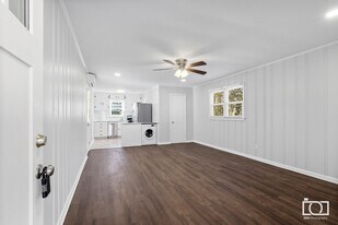 2335 W Hatfield St in Fayetteville, AR - Building Photo