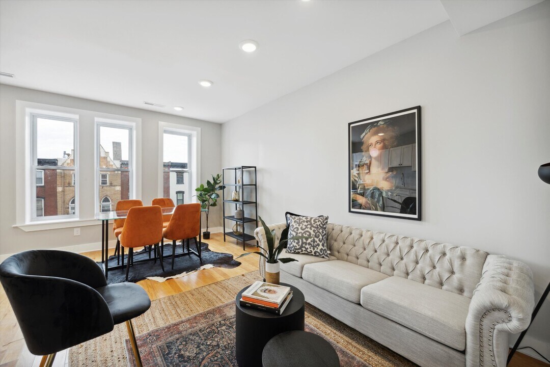 2827 W Girard Ave in Philadelphia, PA - Building Photo