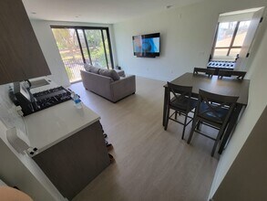 4506 Dockweiler St, Unit 304 in Los Angeles, CA - Building Photo - Building Photo