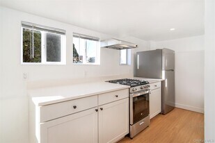 9 N Buckhout St in Irvington, NY - Building Photo