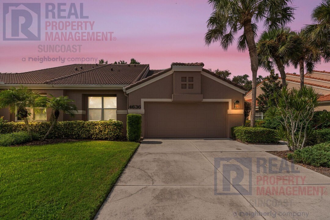 4636 Deer Trail Blvd in Sarasota, FL - Foto de edificio