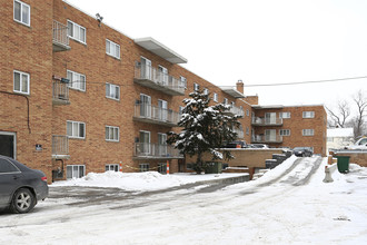 Beachland Manor in Cleveland, OH - Foto de edificio - Building Photo