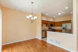 1953 Fountain Grass Cir in Bartlett, IL - Building Photo - Building Photo