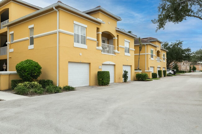 5015 Fairways Cir in Vero Beach, FL - Building Photo - Building Photo