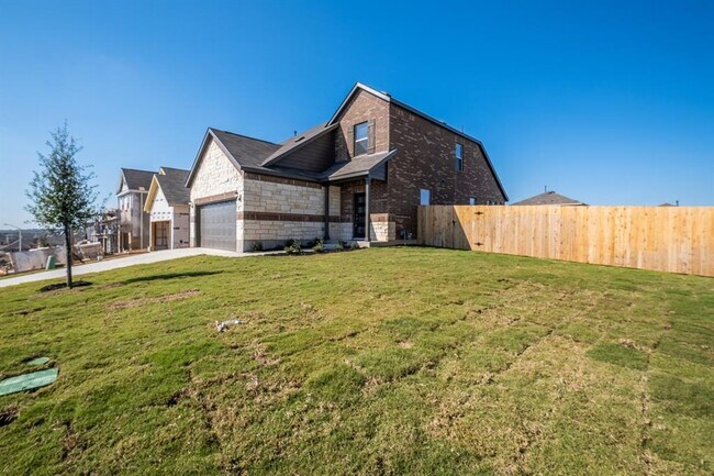 108 Leatherleaf Dr in Mustang Ridge, TX - Building Photo - Building Photo