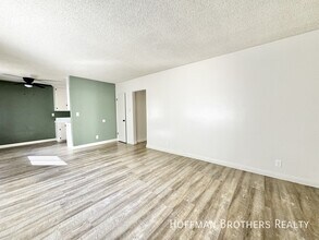 6729 Cleon Ave, Unit 2 in Los Angeles, CA - Foto de edificio - Building Photo