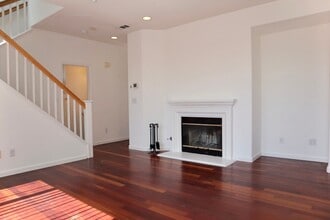 102 Mahogany Ln in Union City, CA - Building Photo - Building Photo