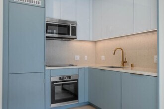 6401 Wilshire Blvd in Los Angeles, CA - Building Photo - Building Photo