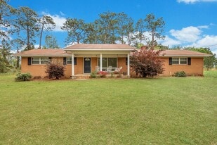 344 Surrency Rd in Jesup, GA - Building Photo