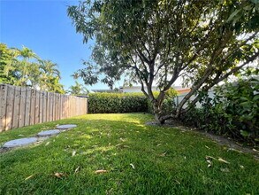 8753 SW 34th St in Miami, FL - Building Photo - Building Photo