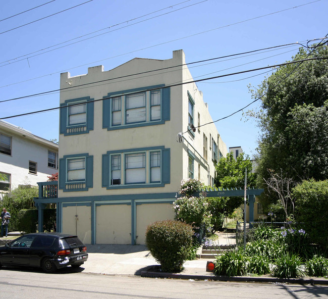 2535 Regent St in Berkeley, CA - Foto de edificio - Building Photo