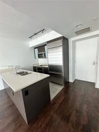 500 Brickell Ave in Miami, FL - Building Photo - Building Photo