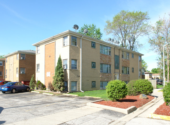 1440 N 1st Ave in Melrose Park, IL - Foto de edificio - Building Photo