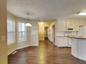 682 Simon Park Cir in Lawrenceville, GA - Building Photo - Building Photo