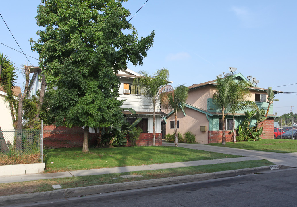 6829 Flora Ave in Bell, CA - Building Photo