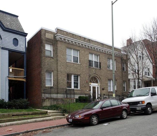 1430 Chapin St NW in Washington, DC - Foto de edificio - Building Photo