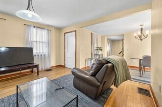 50 Temple St in Somerville, MA - Foto de edificio - Building Photo