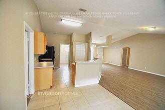 718 Starland St SE in Palm Bay, FL - Foto de edificio - Building Photo