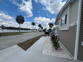 282 Giraffe Dr in North Fort Myers, FL - Building Photo
