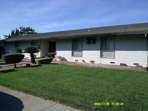 390 S Almond St in Dixon, CA - Building Photo - Building Photo