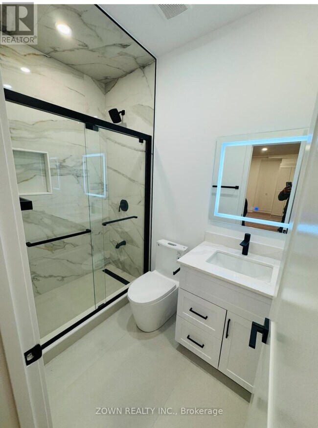 1336 Hydrangea Gdns in Oakville, ON - Building Photo - Building Photo